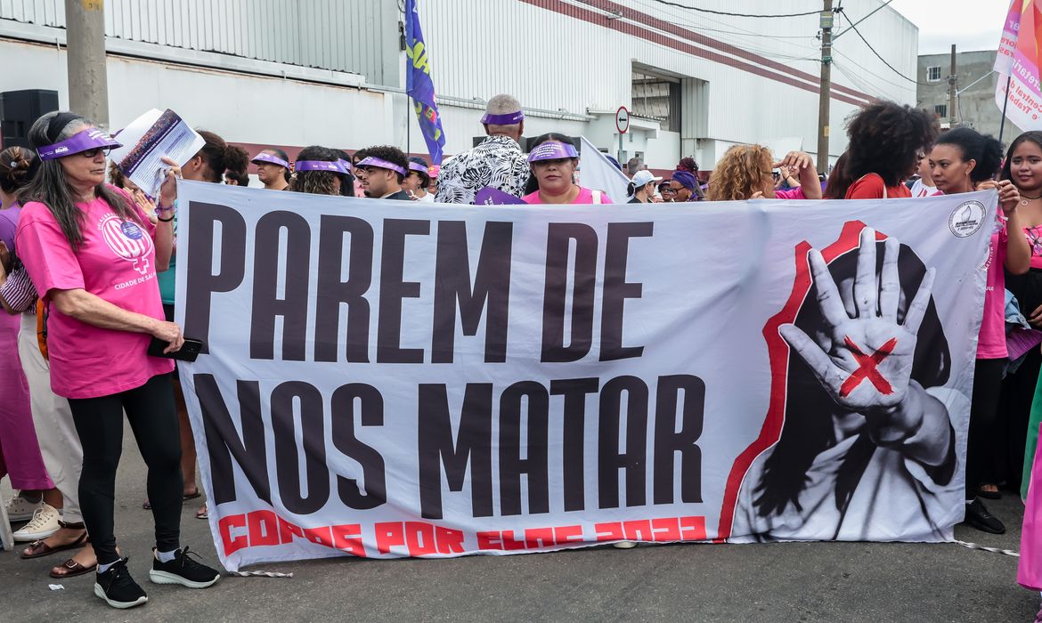 Paulo Pinto/Agência Brasil Sao Paulo (SP)-01/03/2026. Um ato no domingo em memória de Tainara Souza Santos, de 31 anos, que morreu após ser atropelada e arrastada pelo ex-companheiro em São Paulo, irá marcar o início das mobilizações pelo Dia Internacional das Mulheres. Organizado pelo Ministério das Mulheres, o local escolhido para o ato é a Marginal Tietê, na zona norte da cidade de São Paulo, onde Tainara foi agredida, atropelada pelo ex-companheiro Douglas Alves da Silva e arrastada por mais de 1 quilômetro ao ficar presa ao carro dele, em 29 de novembro do ano passado. O ato contou com a presença das ministras Márcia Lopes, Marina Silva , Sônia Guajajara e do Ministro Paulo Teixeira e a mãe Luciane ( mãe da vítima Taynara). Foto: Paulo Pinto/Agência Brasil