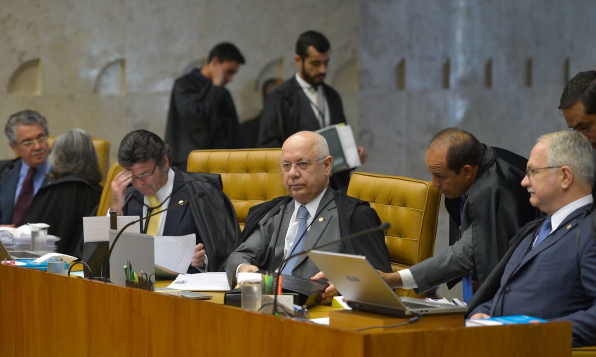 Brasília - Os ministros do Supremo Tribunal Federal, durante sessão plenária para julgar segunda ação penal contra o presidente afastado da Câmara dos Deputados, Eduardo Cunha (José Cruz/Agência Brasil)