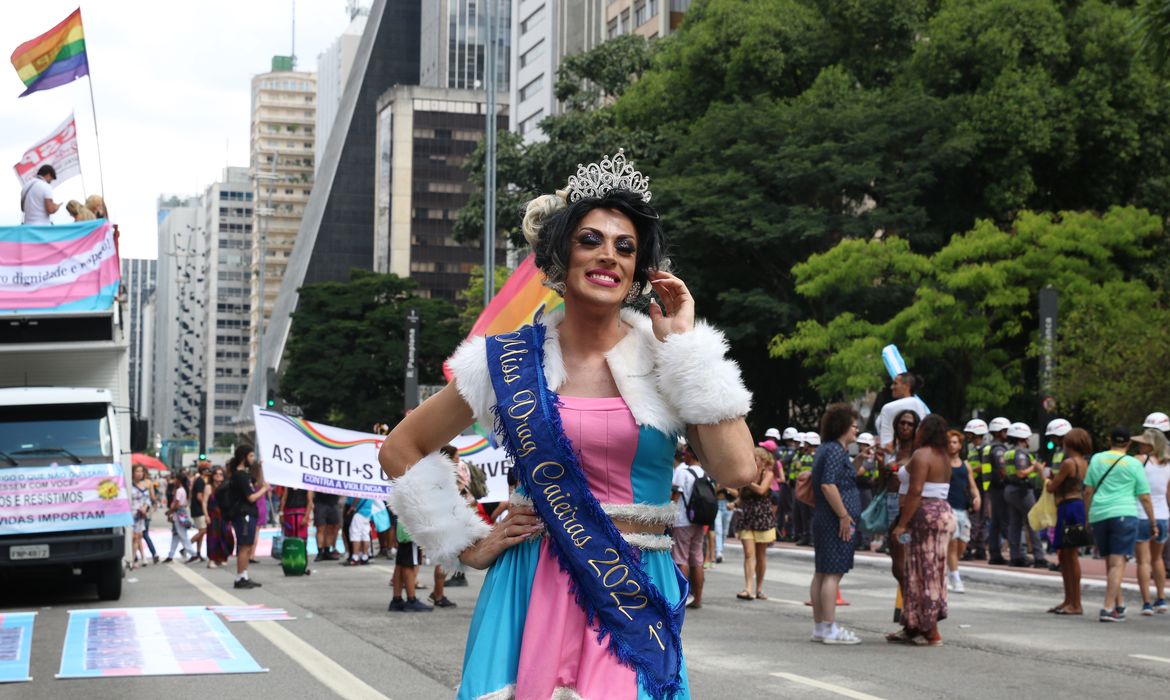 Concentração da VI Caminhada Trans de São Paulo, que celebra o Dia Nacional da Visibilidade Trans e Travesti, no Museu de Arte de São Paulo (Masp), na avenida Paulista.