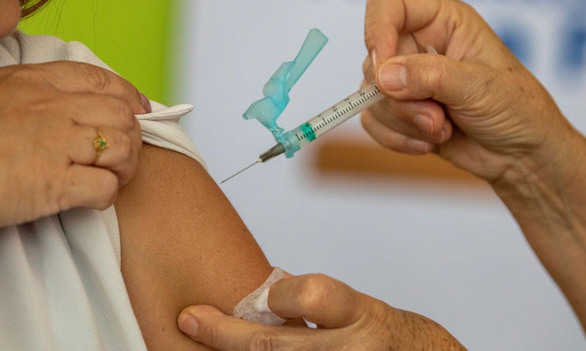 Vacina contra COVID-19 entra em teste no BR e BC suspende WhatsApp  Pagamentos – Hoje no TecMundo 