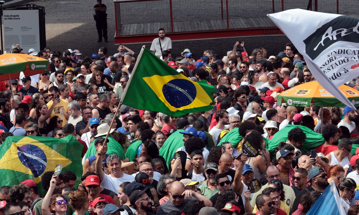 São Paulo (SP), 21/09/2025  Manifestantes participam de ato contra a PEC da Anistia e da Blindagem, no MASP. Foto: Paulo Pinto/Agência Brasil