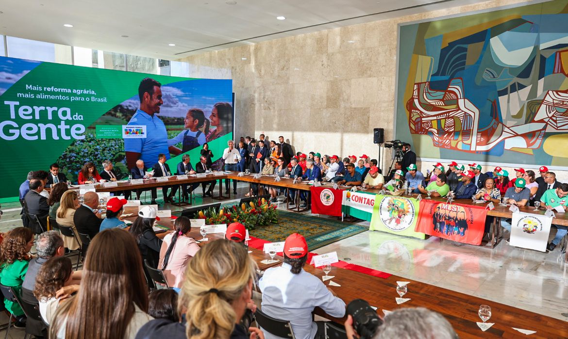 Brasília (DF) 15/04/2024 – O presidente Luiz Inácio Lula da Silva participa da cerimônia Apresentação do Programa Terra da Gente para a Reforma AgráriaFoto: Valter Campanato/Agência Brasil