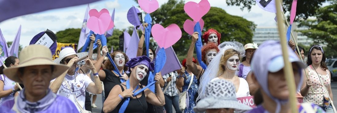 Marcha encerra 1º Encontro de Mulheres Camponesas