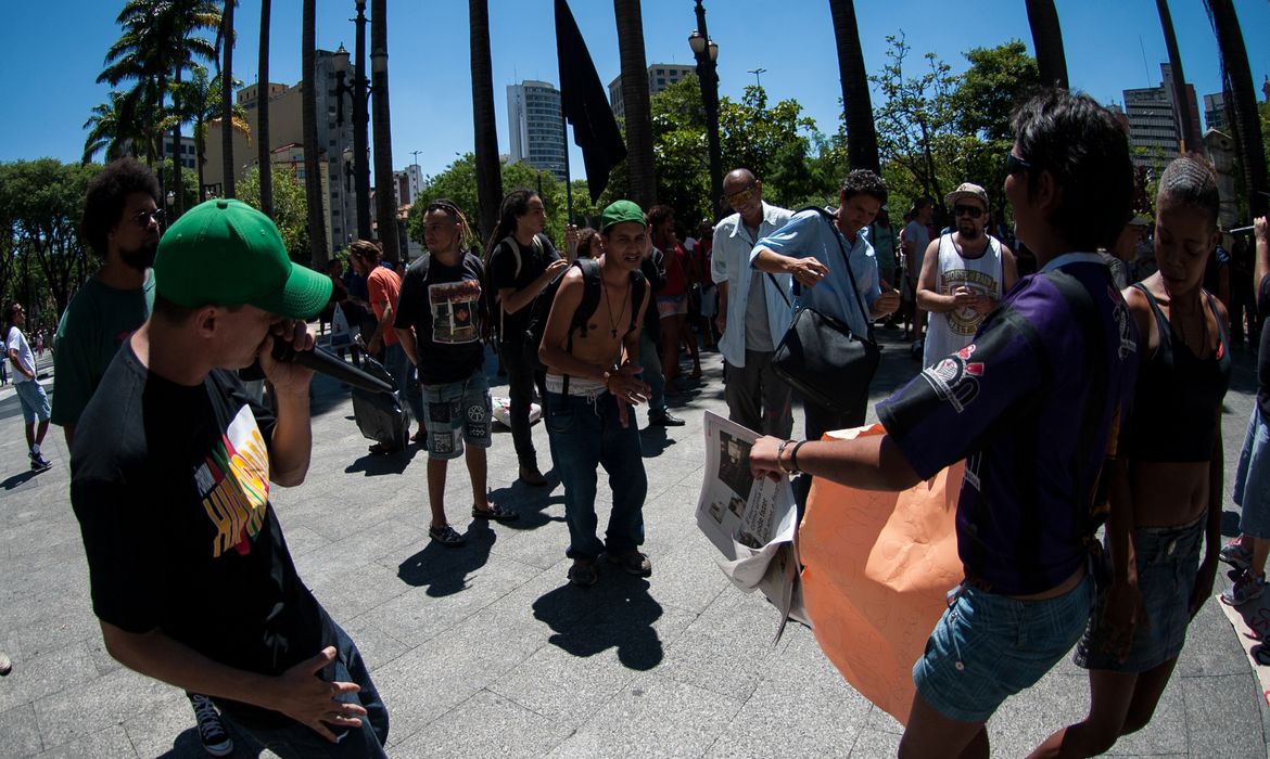São Paulo - Movimentos sociais realizam o 2° Ato SP 2014 – 460 anos de de genocídio da juventude preta, indígena e periférica, na Praça da Sé (Marcelo Camargo/Agência Brasil)