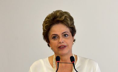Brasília - A presidenta Dilma Rousseff durante cerimônia de assinatura de medida provisória (MP) de acordos de leniência, no Palácio do Planalto (Wilson Dias/Agência Brasil)