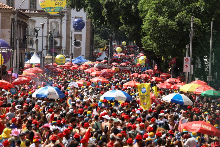 Rio de Janeiro (RJ), 14/02/2026 – O bloco Cordão da Bola Preta desfila no sábado de carnaval no centro do Rio de Janeiro. Foto: Tomaz Silva/Agência Brasil