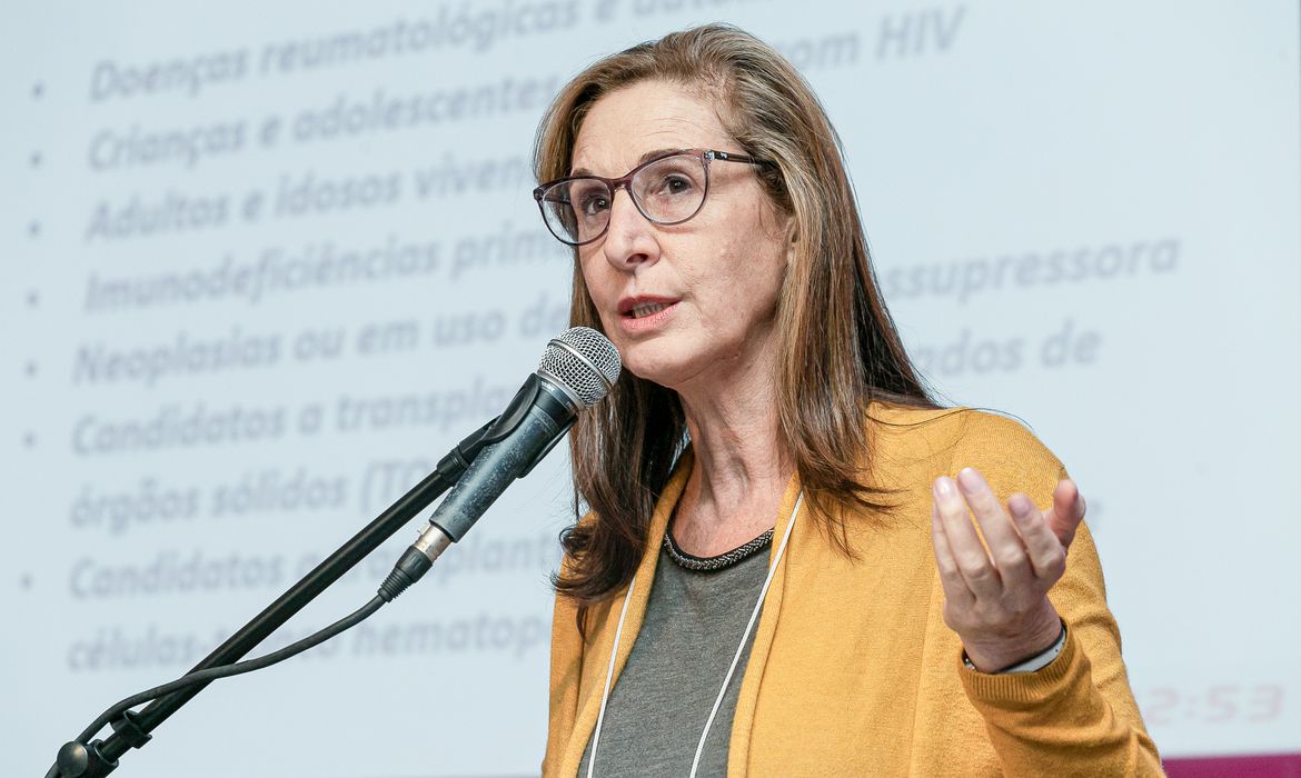 Especialista defende vacinas e alerta para perigo da desinformao