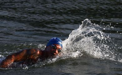 Ana Marcela Cunha chega em quarto lugar na maratona aquática em paris 2024