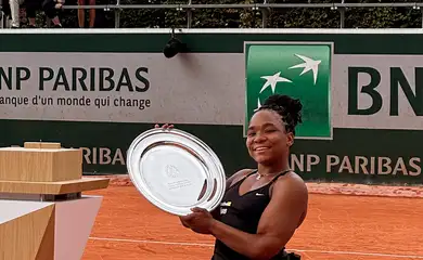Tenista brasileira em cadeira de rodas Vitória Miranda é campeã de simples e duplas juvenil de Roland Garros, em 06/06/2025