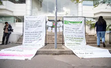 Rio de Janeiro – 04/04/2025 Movimento sociais e organizações que defendem os direitos das mulheres no Equador pressionam a Corte Constitucional do país para que o aborto deixe de ser considerado crime. Divulgação/ Trenza Gestora Comunicacional, Justa Libertad