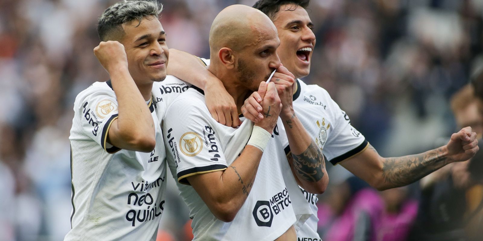Corinthians marca no final e garante empate por 1 a 1 contra o Goiás