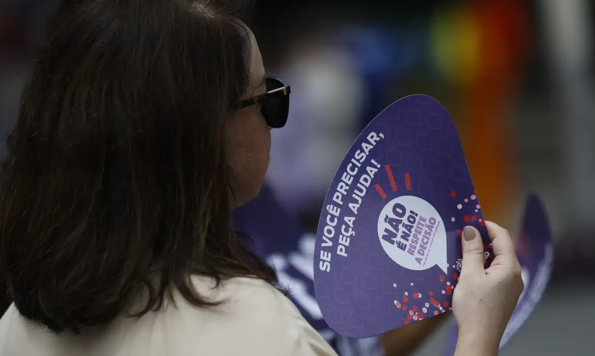 Rio de Janeiro (RJ), 11/02/2026 – A campanha “Não é Não! Respeite a decisão” realiza ação no Largo da Carioca para reforçar o combate ao assédio e à importunação sexual no Carnaval. Foto: Fernando Frazão/Agência Brasil