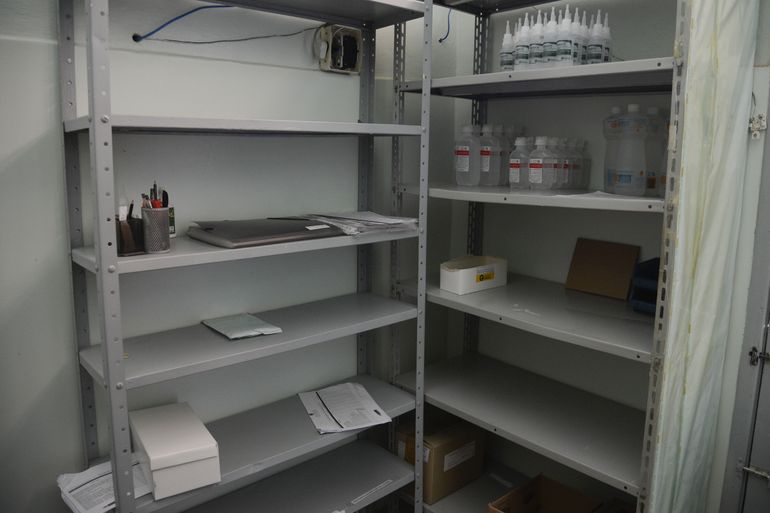 Tomaz Silva/Agência Brasil Itaboraí (RJ) - Depósito de medicamentos da farmácia do Hospital Tavares Macedo está praticamente vazio (Tomaz Silva/Agência Brasil)