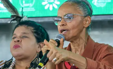 Brasília (DF) 11/04/2025 As ministras do Meio Ambiente, Marina Silva e dos Povos Indígenas, Sônia Guajajara, receberam das crianças indígenas que participam do Acampamento Terra Livre (ATL), uma carta com suas próprias demandas sobre proteção ao meio ambiente, mudanças climáticas, a COP30 e os direitos dos povos indígenas.  Foto: Fabio Rodrigues-Pozzebom/ Agência Brasil