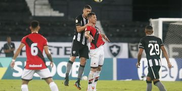 Botafogo e Atlético-GO não saem do zero a zero no Engenhão