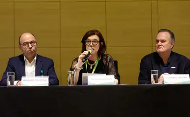 Rio de Janeiro (RJ), 13/03/2026 –A presidente da Petrobras, Magda Chambriard, anuncia o reajuste no preço do diesel ao lado os diretores executivos de Financeiro e de Relacionamento com Investidores, Fernando Melgarejo, e de Logística, Comercialização e Mercados, Claudio Schlosser. Foto: Fernando Frazão/Agência Brasil