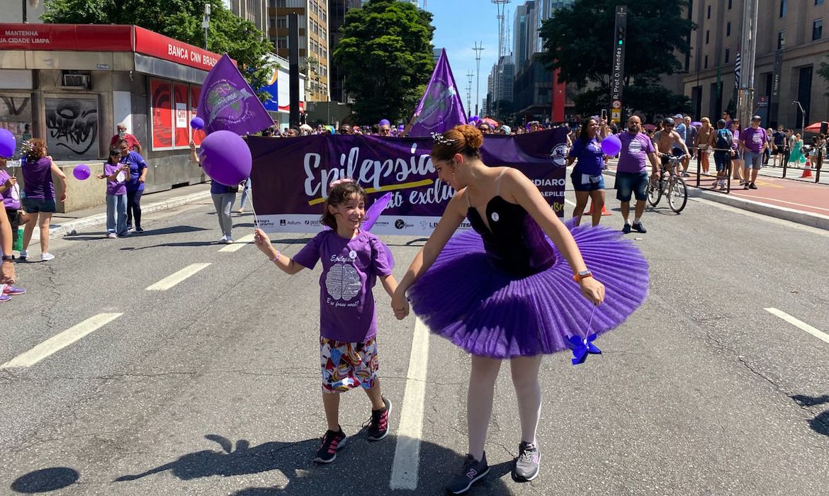 SÃO PAULO (SP) - Caminhada pela Avenida Paulista lembra o Dia Mundial da Conscientização de Epilepsia. Foto: Elaine Patricia Cruz/Agência Brasil