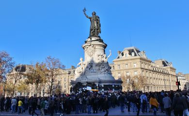 Paris(França) Homenagens as pessoas mortas nos ataques terroristas a capital francesa (Giselle Garcia/Agência Brasil)
