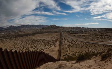 Muro na fronteira entre os Estados Unidos e o México - Divulgação/Agência Lusa