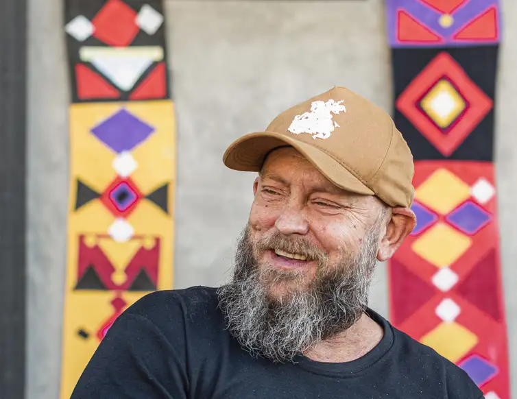 São Paulo (SP) 10/02/2024 - Historiador Luiz Antonio Simas, expressa preocupação com tentativas de descaracterização carnaval pelas pressões do capital e do proselitismo religioso.  Foto: Victor Vasconcelos/Divulgação