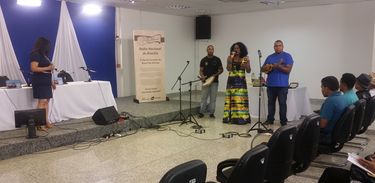 Dhi Ribeiro canta na festa de 59 anos da Rádio Nacional de Brasília