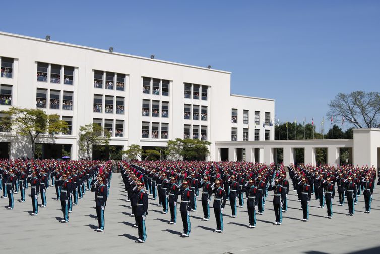 Cerimônia de Entrega de Espadins aos Cadetes Academia Militar dos Agulhas Negras (Aman). 