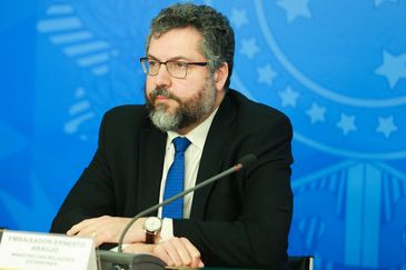 O ministros das as relações exteriores, Ernesto Araújo,  fala sobre repatriação de brasileiros que estão na China
