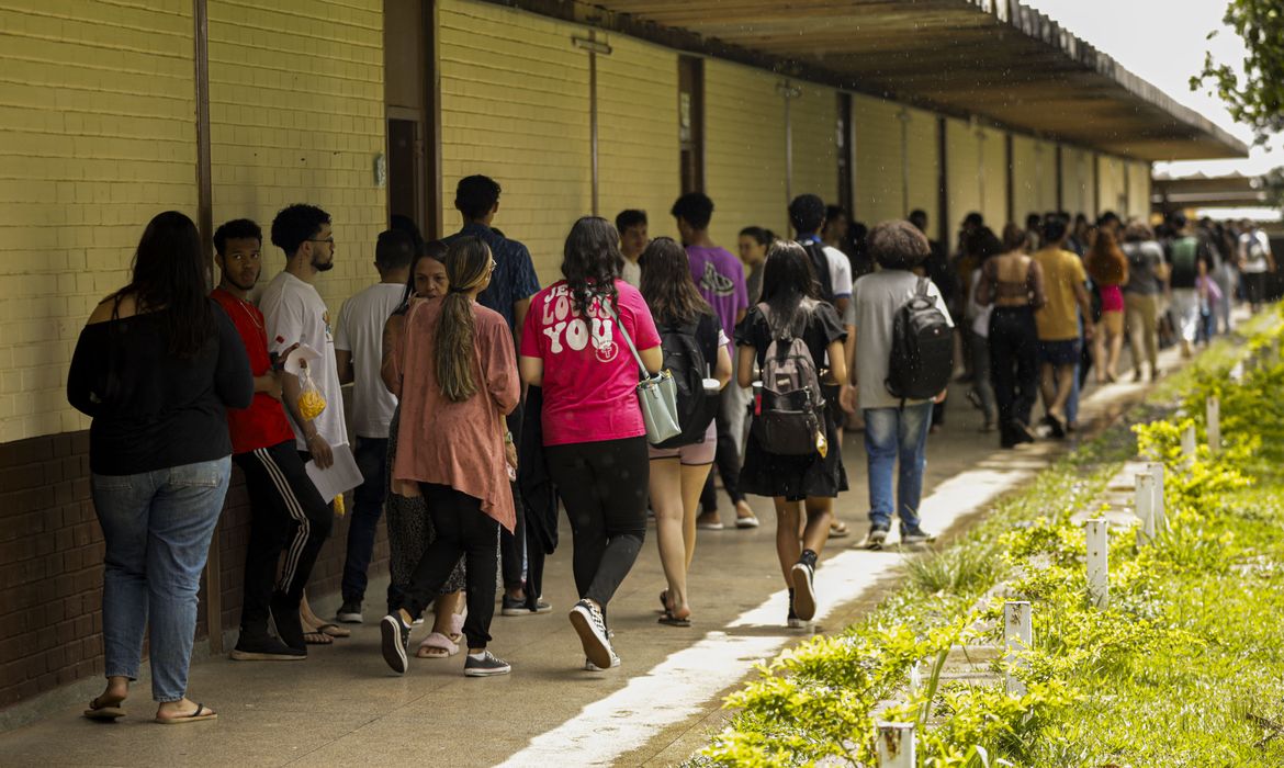 Brasília (DF) 05/11/2023 - Movimentação de alunos nas escolas em Brasília para o Enem 2023
Foto: Joédson Alves/Agência Brasil