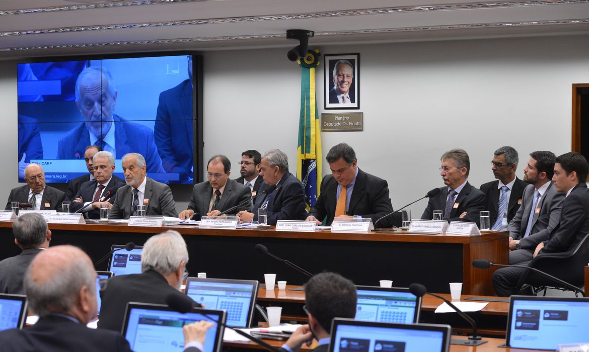Brasília - A CPI do Conselho Administrativo de Recursos Fiscais (Carf) reúne para ouvir depoimentos de seis investigados na Operação Zelotes (Antônio Cruz/Agência Brasil)