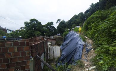 Bairro de Jardim Monteverde, região limítrofe entre Recife e Jaboatão dos Guararapes, atingido pelas fortes chuvas na Região Metropolitana do Recife