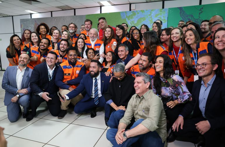 Brasília (DF), 14/06/2025 - O presidente Luiz Inácio Lula da Silva e o ministro da Integração e do Desenvolvimento Regional, Waldez Góes, durante ativação do novo sistema Defesa Civil Alerta na região Nordeste. Foto- Antônio Cruz/ Agência Brasil.