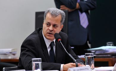 A Comissão Parlamentar de Inquérito da Petrobras ouve depoimento do ex-gerente da estatal Maurício Guedes (Antonio Cruz/Agência Brasil)