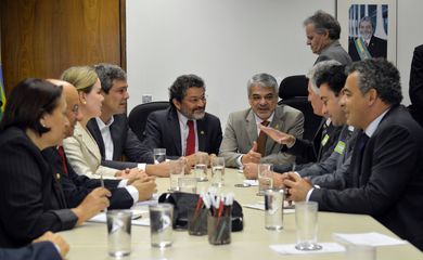 Brasília - Senadores se reúnem na liderança do PT para tratar das contas de Antonio Anastasia durante o período em ele que governou Minas Gerais (Antônio Cruz/Agência Brasil)