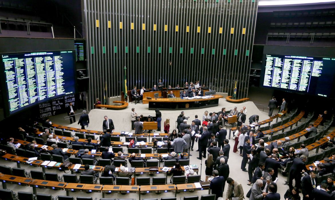 Brasília - Plenário da Câmara inicia ordem do dia para discutir projeto que define regras para indicação de dirigentes de estatais (Wilson Dias/Agência Brasil)