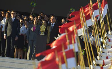 A primeira-dama Michelle Bolsonaro e o presidente Jair Bolsonaro participam da cerimônia oficial de chegada ao país do coração de Dom Pedro I, no Palácio do Planalto