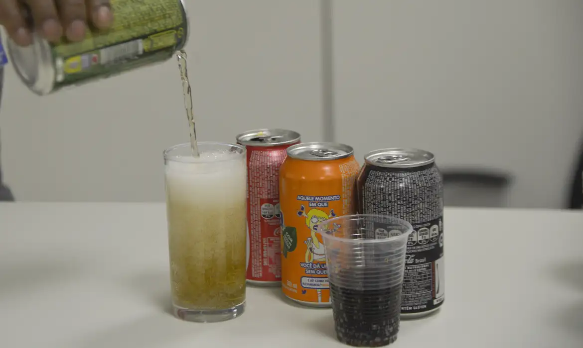 venda de refrigerantes nas escolas do ensino fundamental, do 1° ao 9° ano,