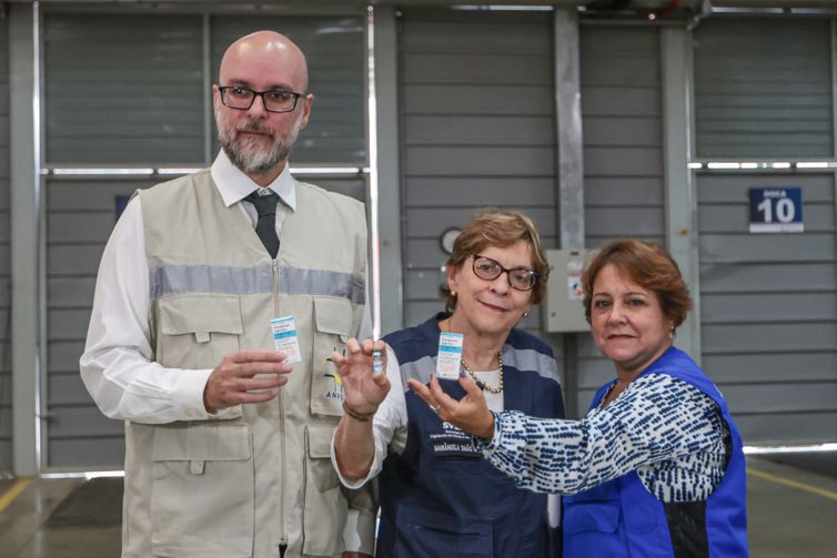 São Paulo (SP), 09/10/2025 - Ministério da Saúde recebe lote com 2,5 mil unidades do antídoto fomepizol.
Foto: Pulo Pinto/Agência Brasil