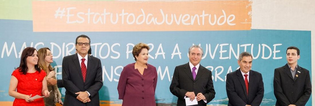 Presidenta Dilma Rousseff participa da cerimônia de sanção da lei que institui o Estatuto da Juventude. (Brasília - DF, 05/08/2013)