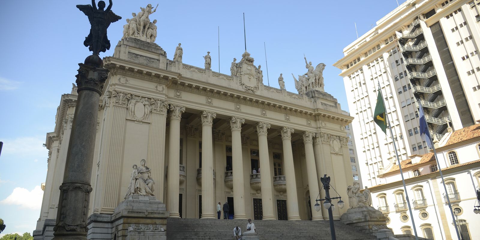 Projeto da Alerj prevê autorizar uso de spray para defesa de mulheres