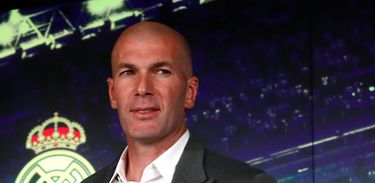 Zinedine Zidane é contratado como técnico do Real Madrid