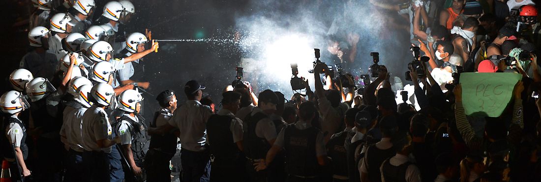 A manifestação em Brasília acabou em confusão com a Polícia quando parte dos manifestantes invadiram o Palácio do Itamaraty