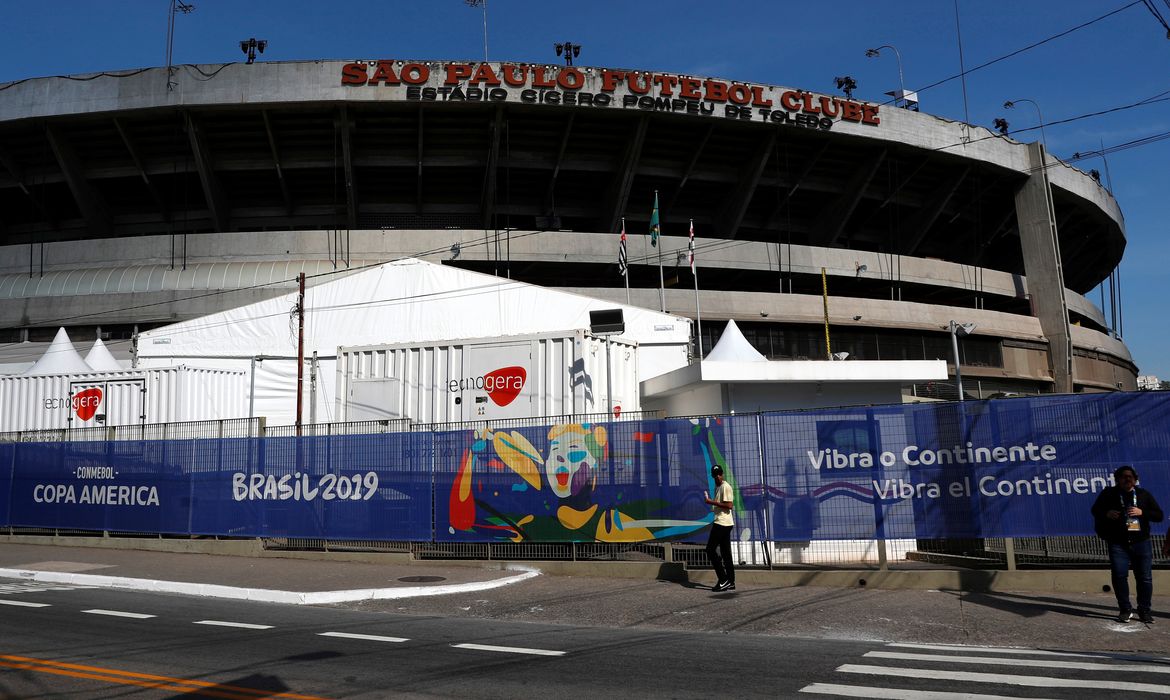 Banner da Copa América Brasil 2019 na entrada do Estádio Morumbi, São Paulo