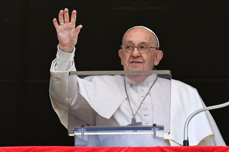 Papa Francisco fala a fiéis na Praça São Pedro, no Vaticano
05/05/2024 Vatican Media/Divulgação via REUTERS