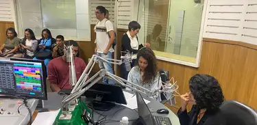 Alunos visitam rádio 