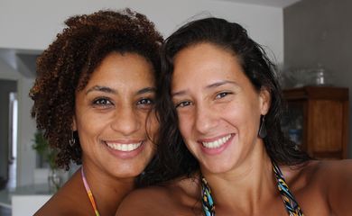 Marielle Franco, assassinada a tiros no Rio no dia 14 de maio, ao lado da esposa, Mônica Benício (Arquivo pessoal)