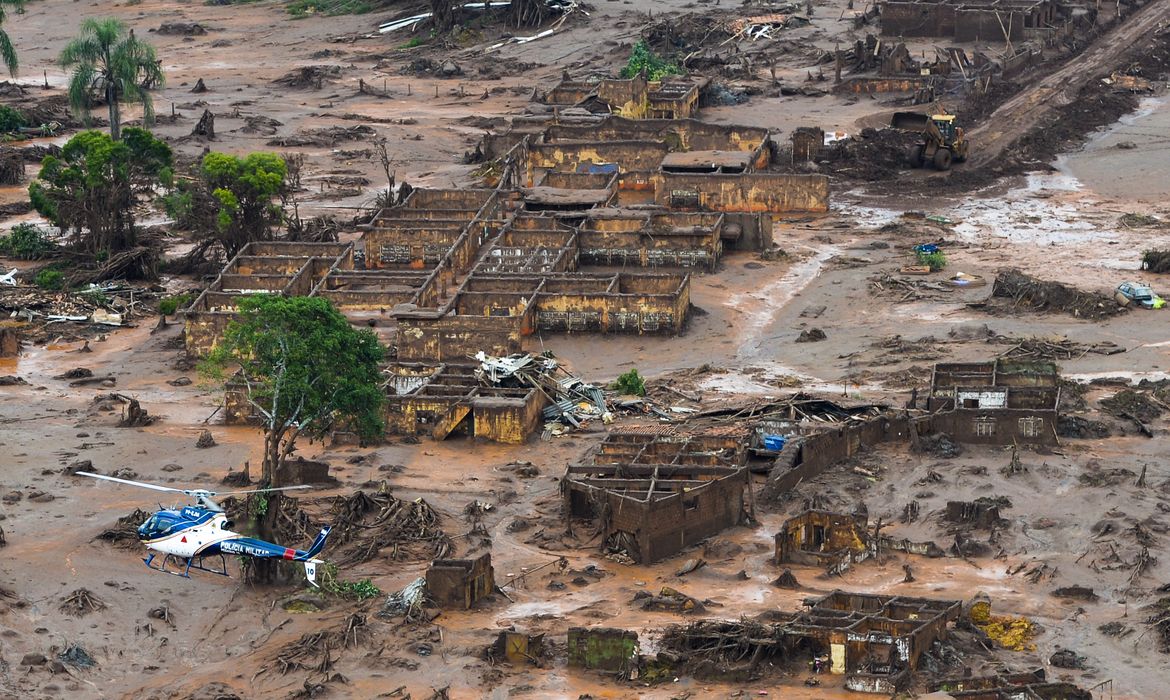 Agência Brasil 30 Anos - Área afetada pelo rompimento de barragem no distrito de Bento Rodrigues, zona rural de Mariana, em Minas Gerais