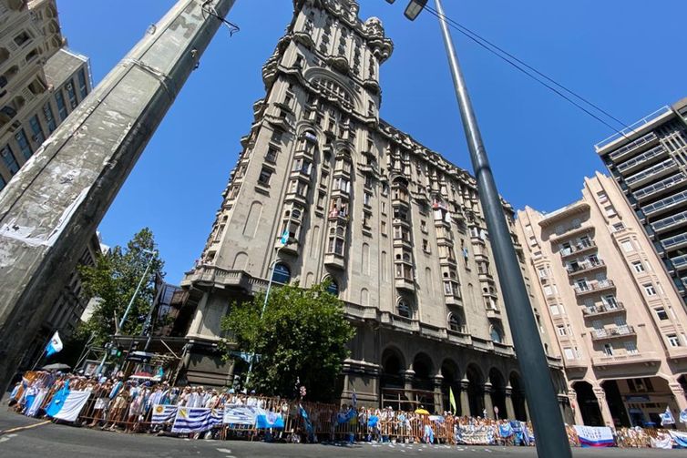 Uruguai Anuncia Medidas Economicas Para Combater Coronavirus Agencia Brasil