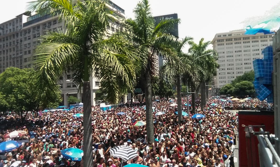 Rio de Janeiro - Último grande bloco a desfilar, Monobloco percorre o centro do Rio de Janeiro (Vinicius Lisboa/Agência Brasil)