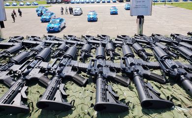 O Gabinete de Intervenção Federal (GIF), na segurança pública do Rio,  entrega viaturas, armamento, coletes à prova de balas e munições para as polícias civil, militar, Secretaria de Administração Penitenciária e Corpo de Bombeiros.