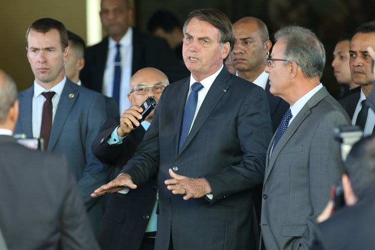 Bolsonaro irá ao Guarujá na quinta para descanso com a filha